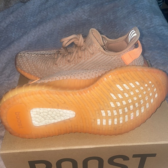 YEEZY BOOST 350 V2 - Picture 3 of 5